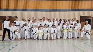 Stolze Gesichter und neue Gürtel!
